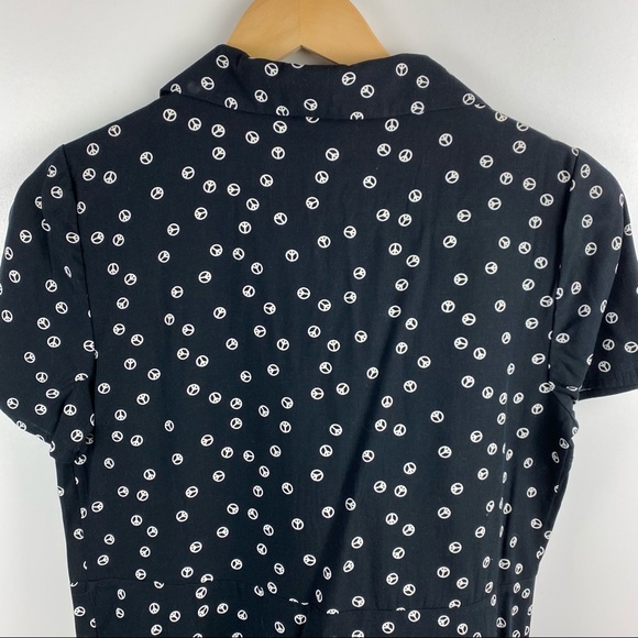 MODCLOTH black and White Peace Sign Collared Shift Dress - Picture 4 of 6